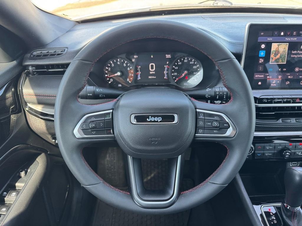Used 2025 Jeep Compass Trailhawk AWD/4WD image 11