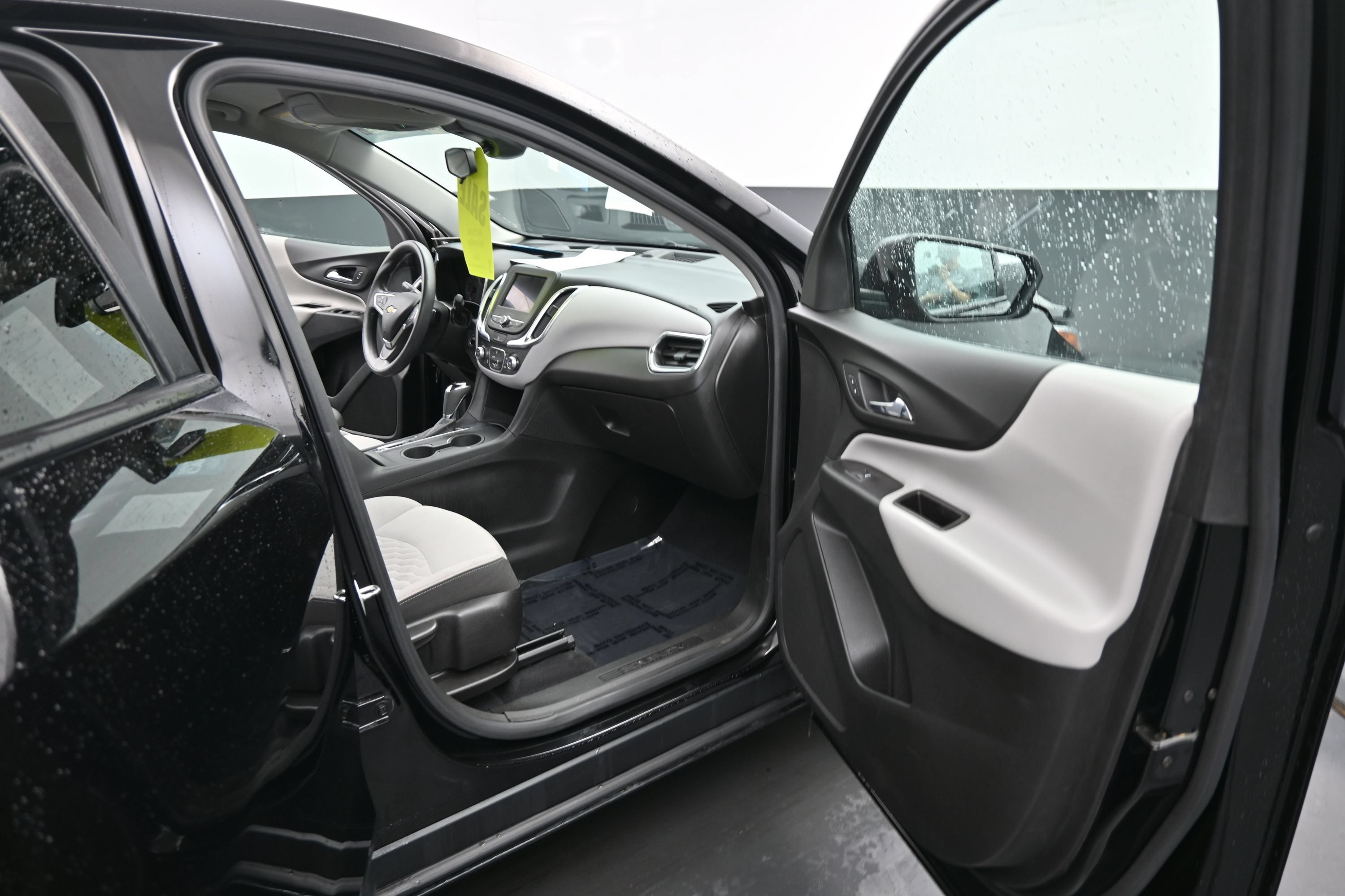 Used 2021 Chevrolet Equinox LS w/ LS Convenience Package FWD image 22