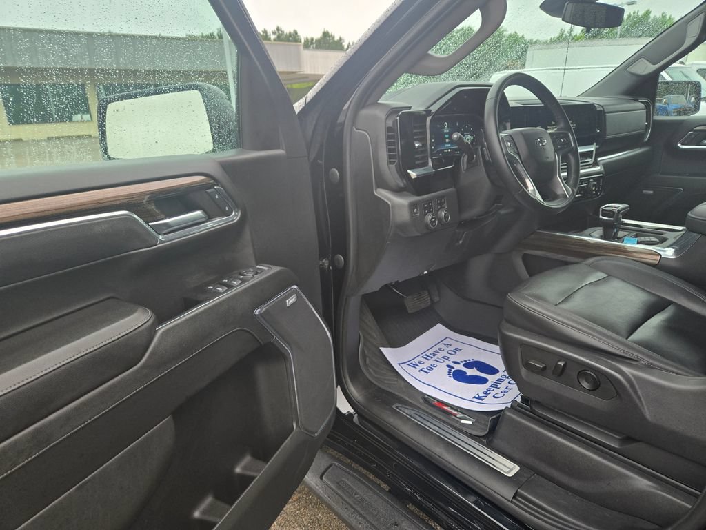 Used 2023 Chevrolet Silverado 1500 LT Trail Boss w/ LT Trail Boss Premium Package AWD/4WD image 6