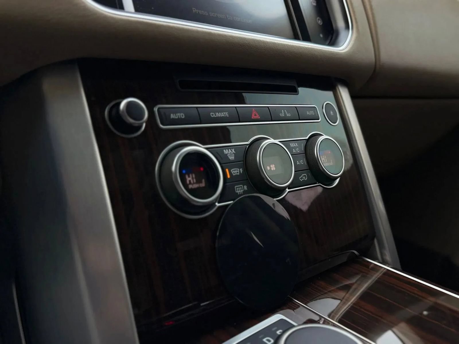 Used 2016 Land Rover Range Rover Supercharged AWD/4WD image 39
