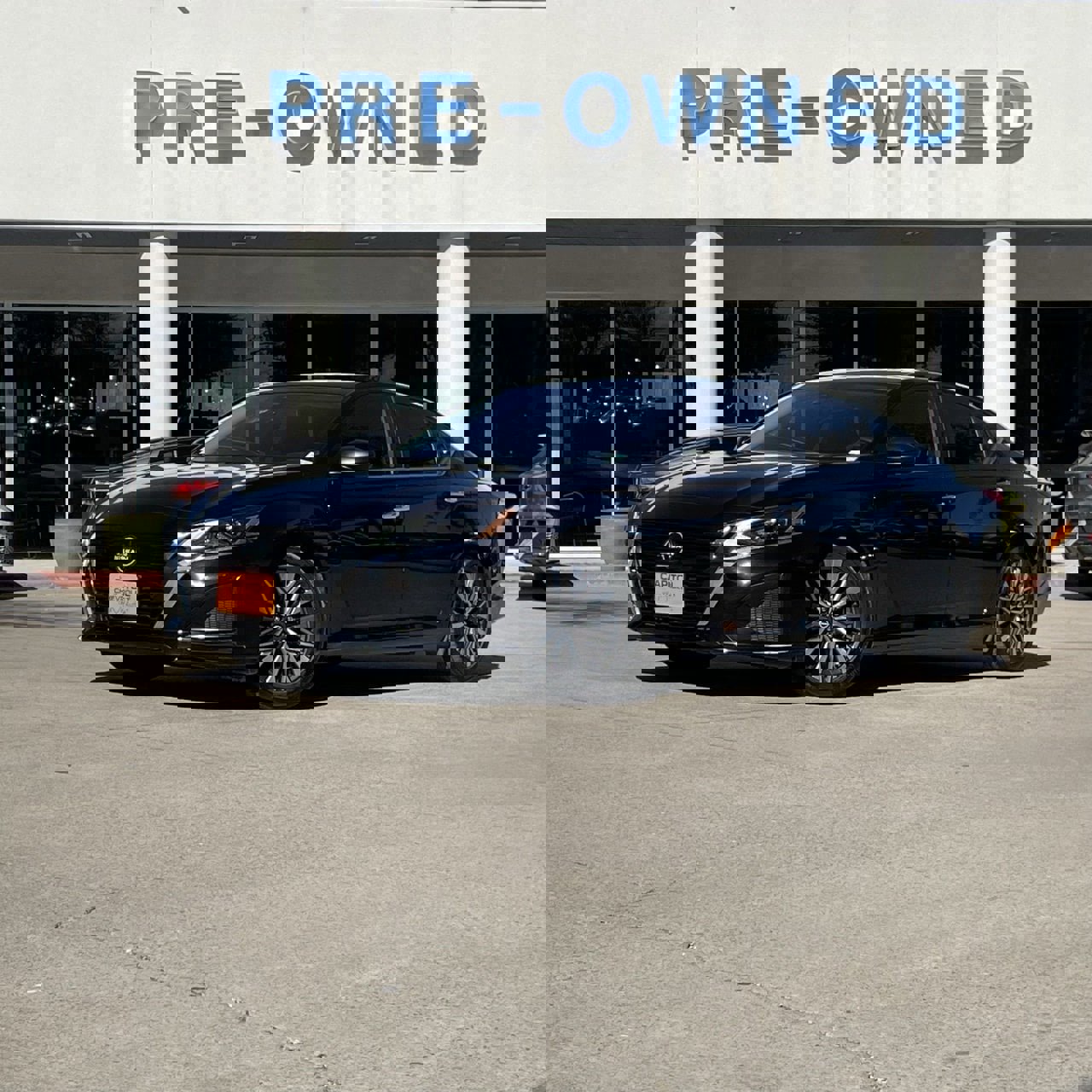 Used 2024 Nissan Altima 2.5 SV image 2