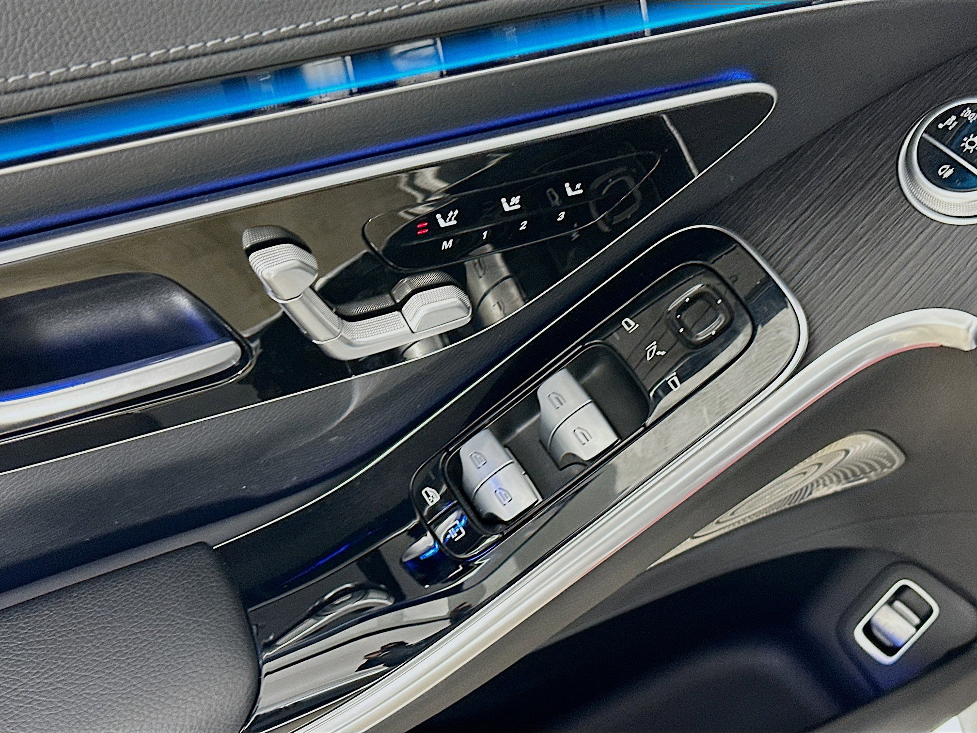 Certified 2022 Mercedes-Benz S 500 4MATIC w/ AMG Line Package image 22