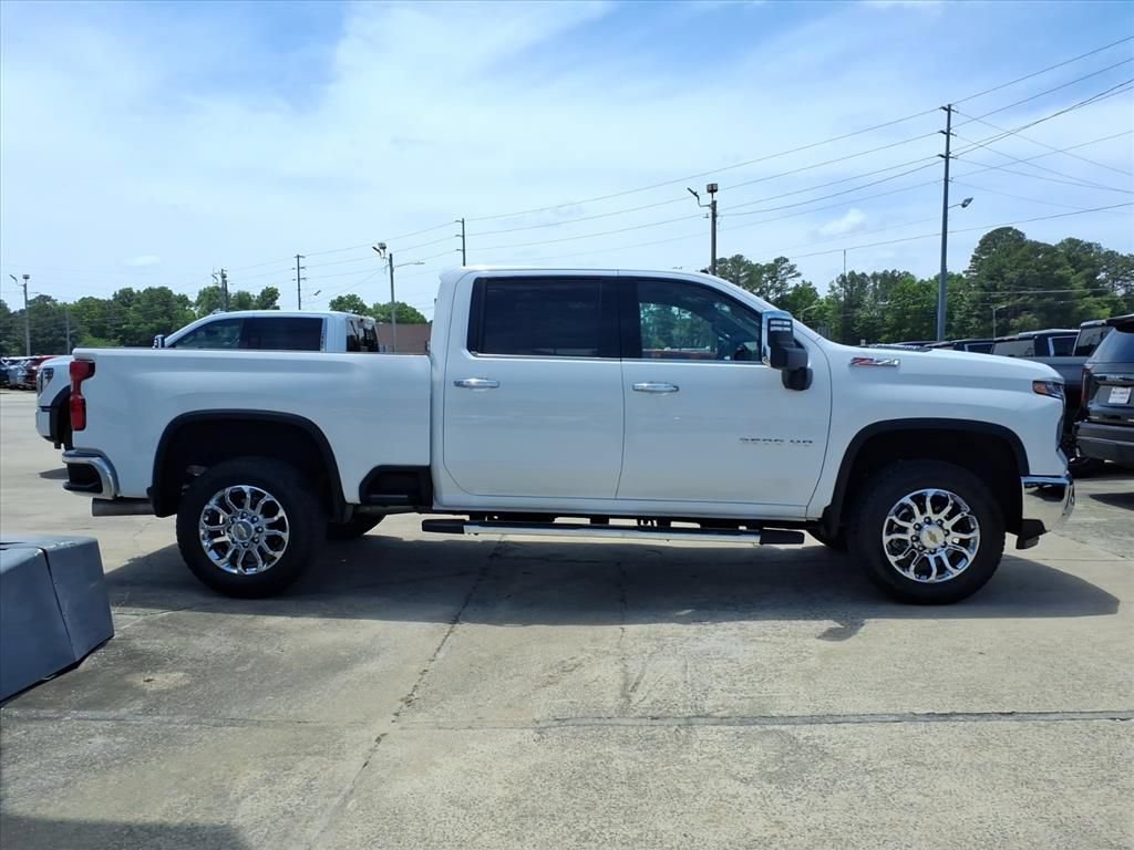 Used 2024 Chevrolet Silverado 2500 LTZ w/ LTZ Premium Package AWD/4WD image 8