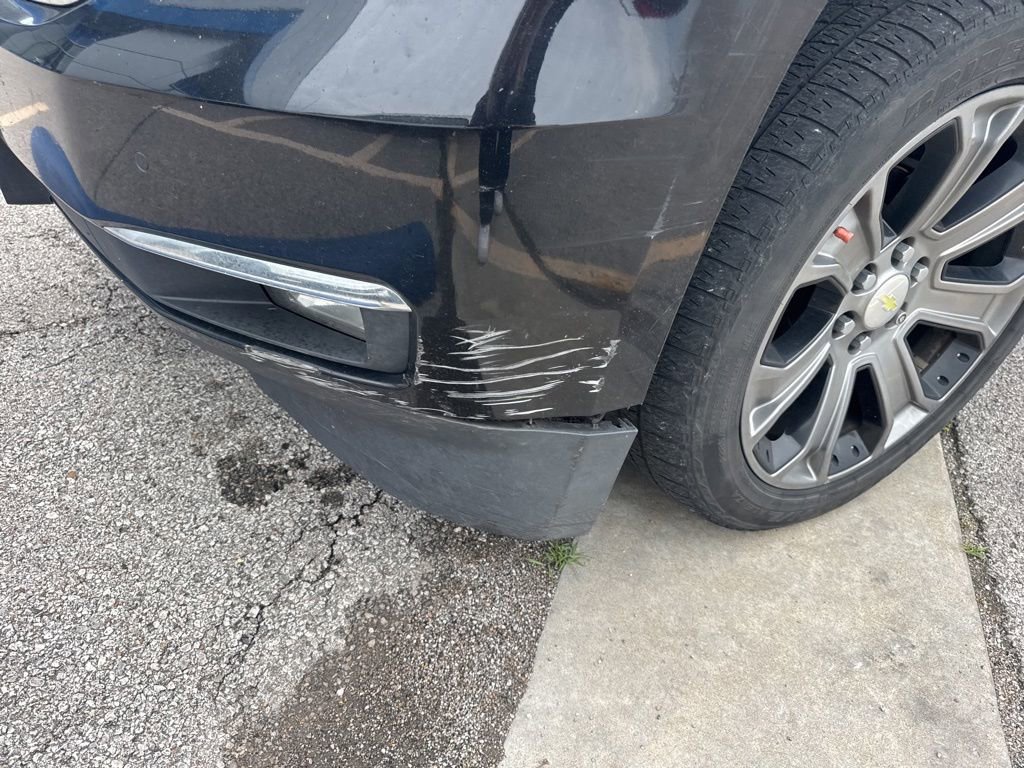 Used 2015 Chevrolet Suburban LTZ RWD image 6