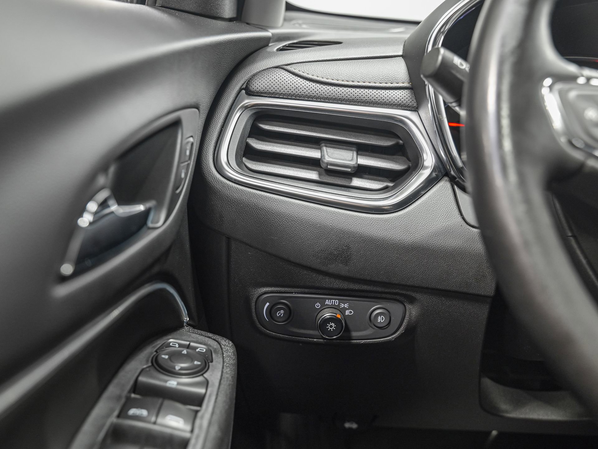 Used 2021 Chevrolet Equinox Premier image 20