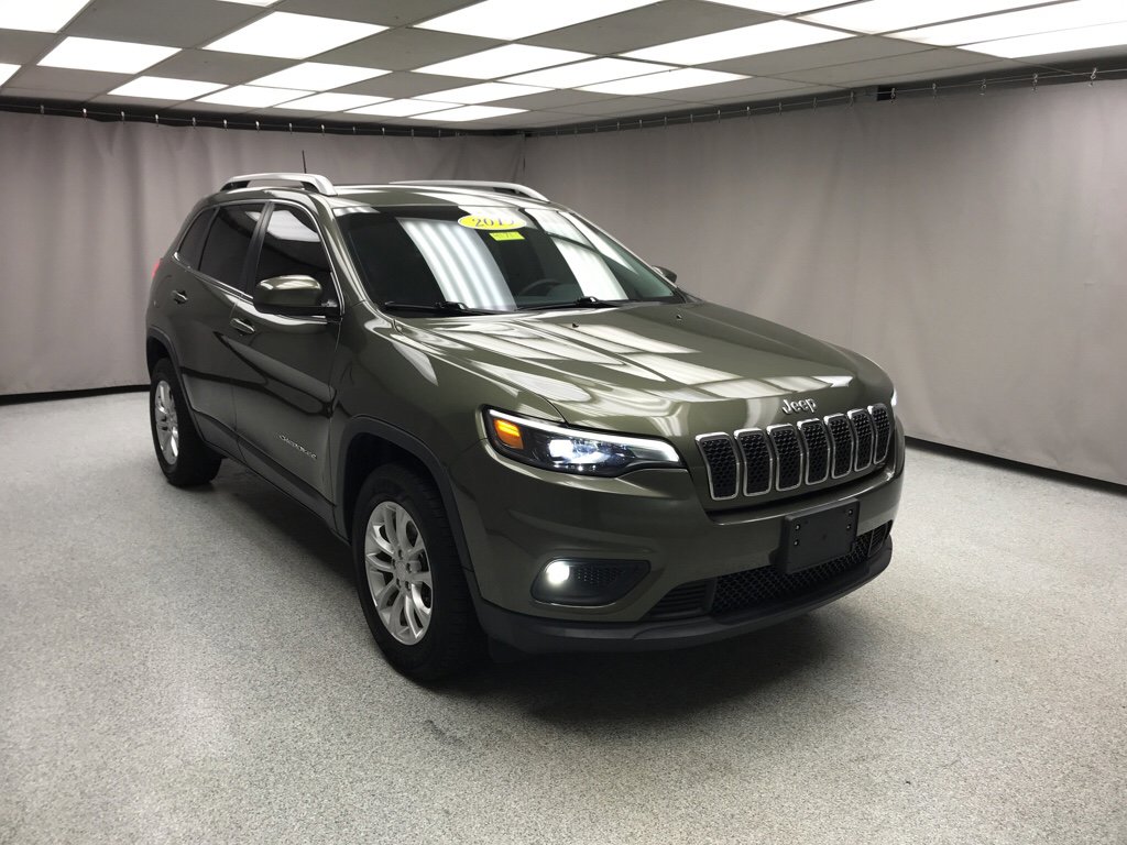 Used 2019 Jeep Cherokee Latitude w/ Cold Weather Group image 5