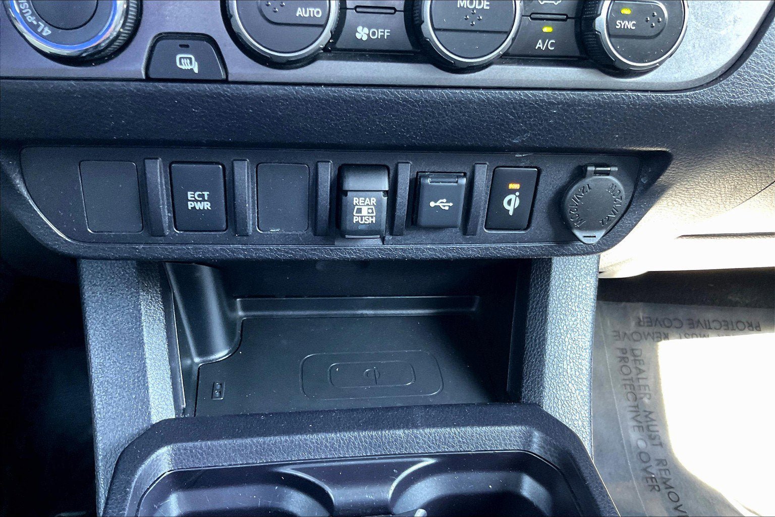 Used 2022 Toyota Tacoma TRD Off-Road AWD/4WD image 30