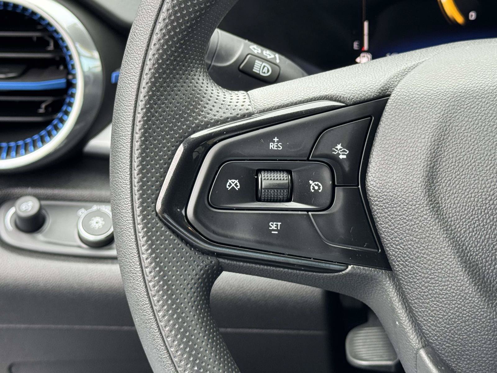 Used 2024 Chevrolet Trax LT FWD image 6