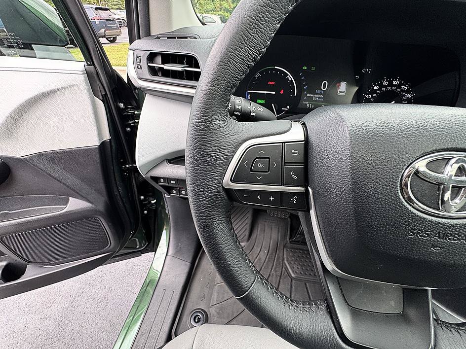 Certified 2026 Toyota Sienna XLE FWD image 10