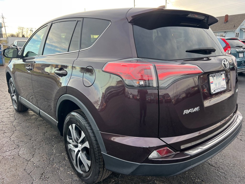 Used 2018 Toyota RAV4 LE image 5