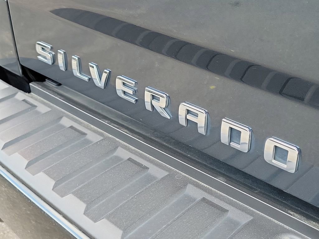 Used 2018 Chevrolet Silverado 1500 LT w/ All Star Edition AWD/4WD image 8