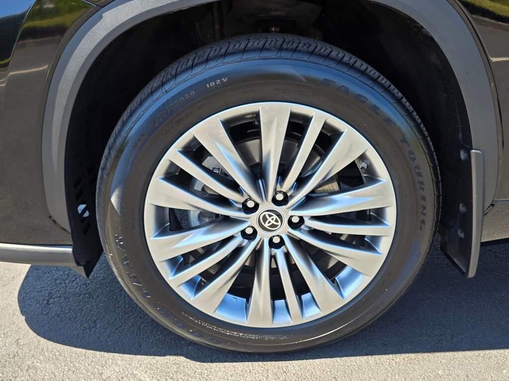 Used 2024 Toyota Highlander Platinum image 10