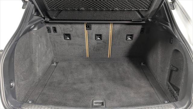 Used 2018 Porsche Macan Sport Edition w/ Driver Memory Package image 19