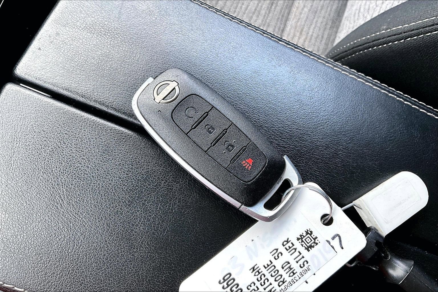 Used 2023 Nissan Rogue SV image 11