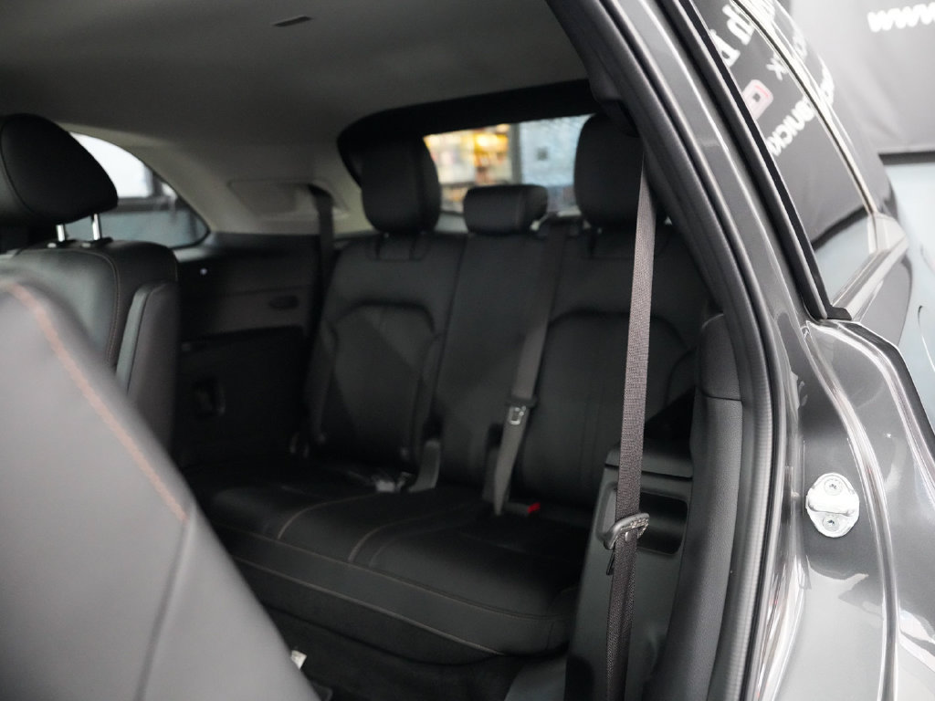 Used 2024 MAZDA CX-90 Plug-In Hybrid w/ Premium Pkg AWD/4WD image 34