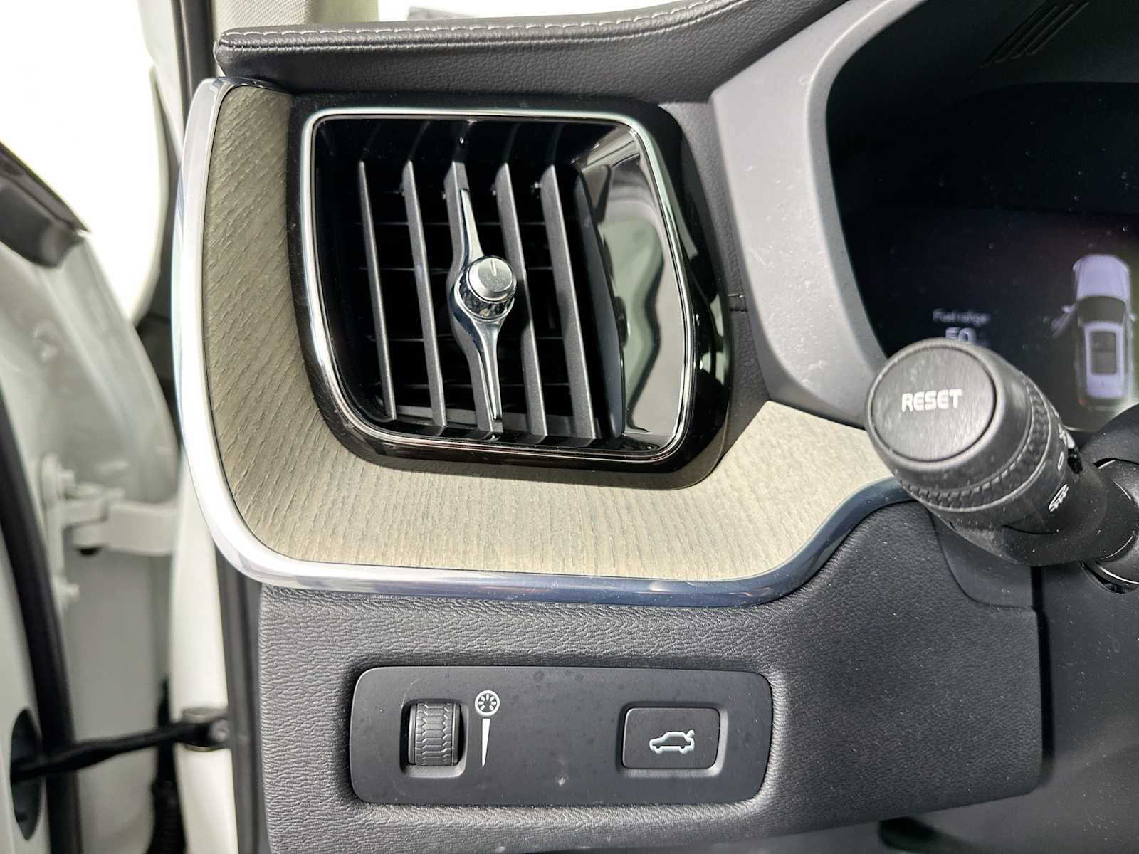 Used 2022 Volvo XC60 B6 Inscription w/ Advanced Package image 10