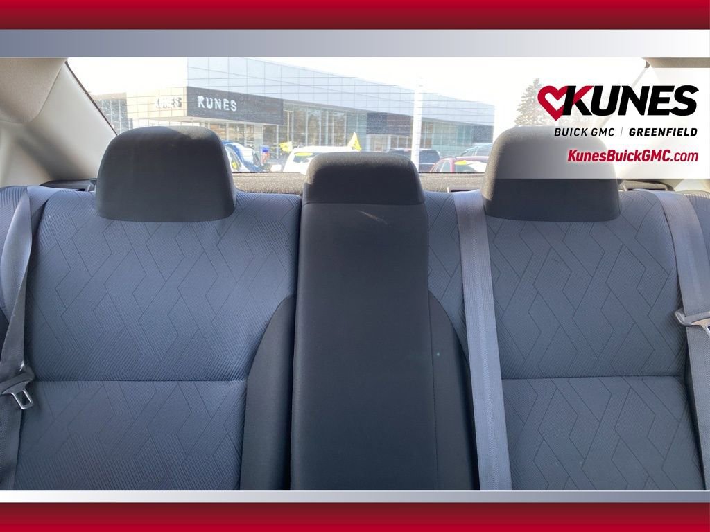 Used 2023 Nissan Versa SV image 31