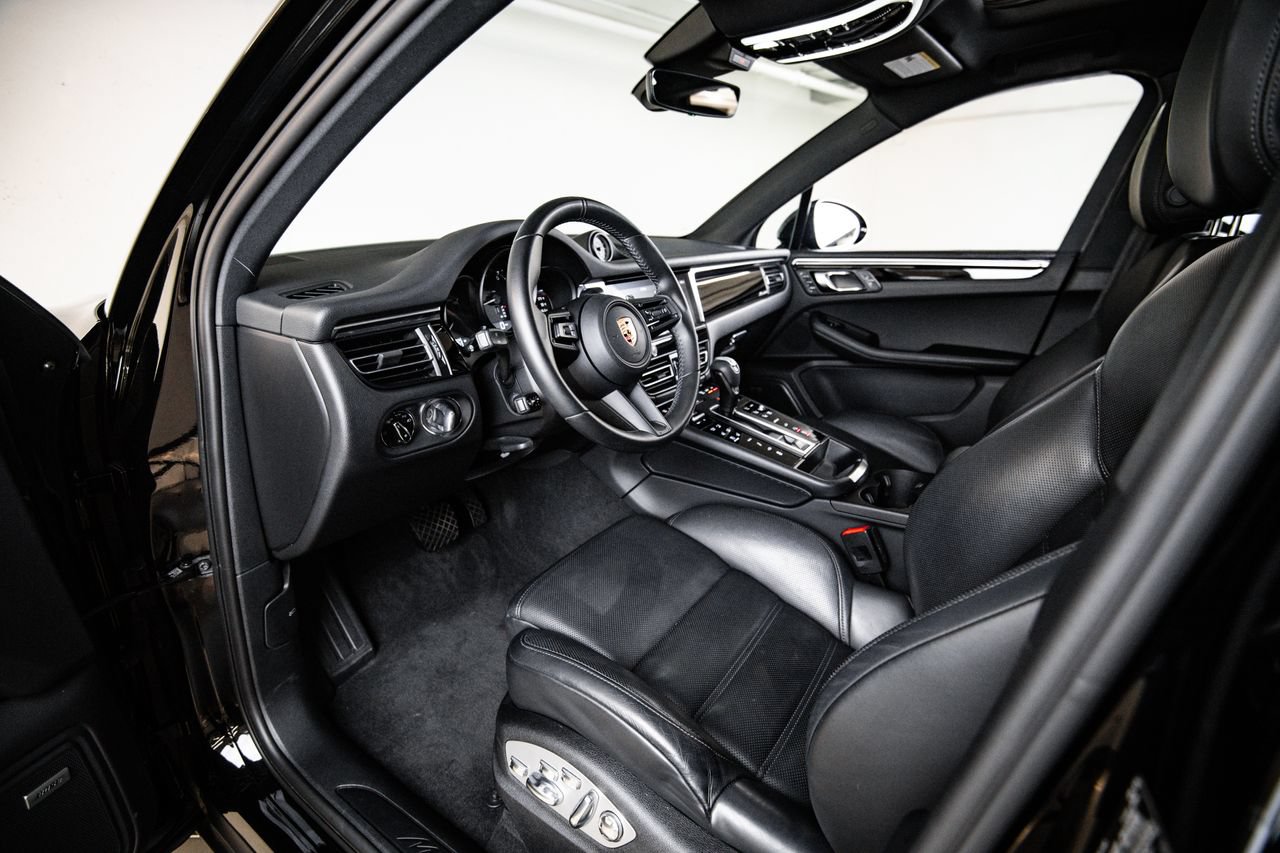 Certified 2024 Porsche Macan AWD/4WD image 4