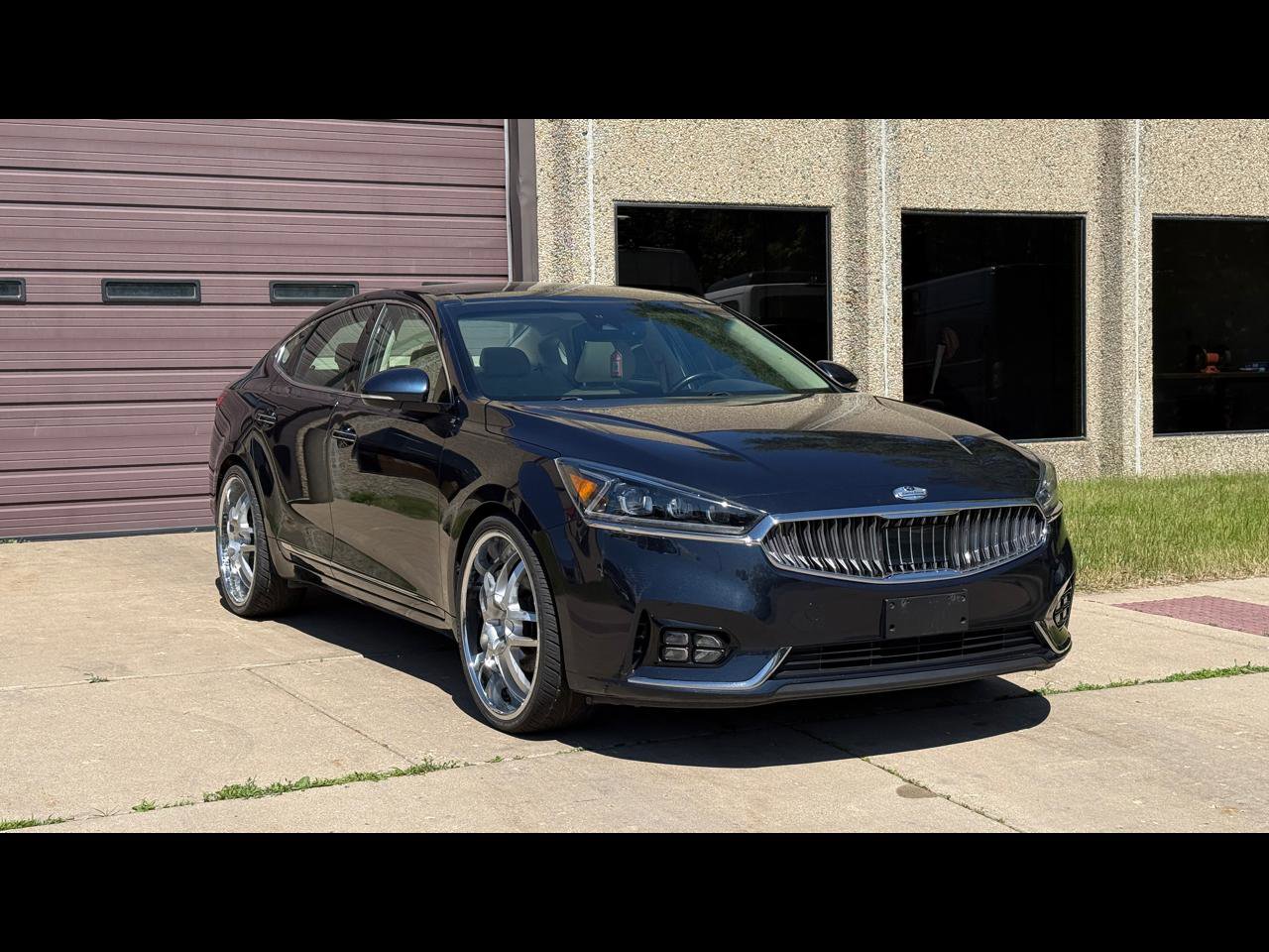 Used 2018 Kia Cadenza Technology