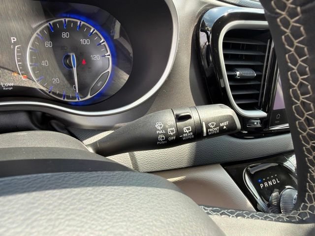 Used 2023 Chrysler Pacifica Touring-L FWD image 29