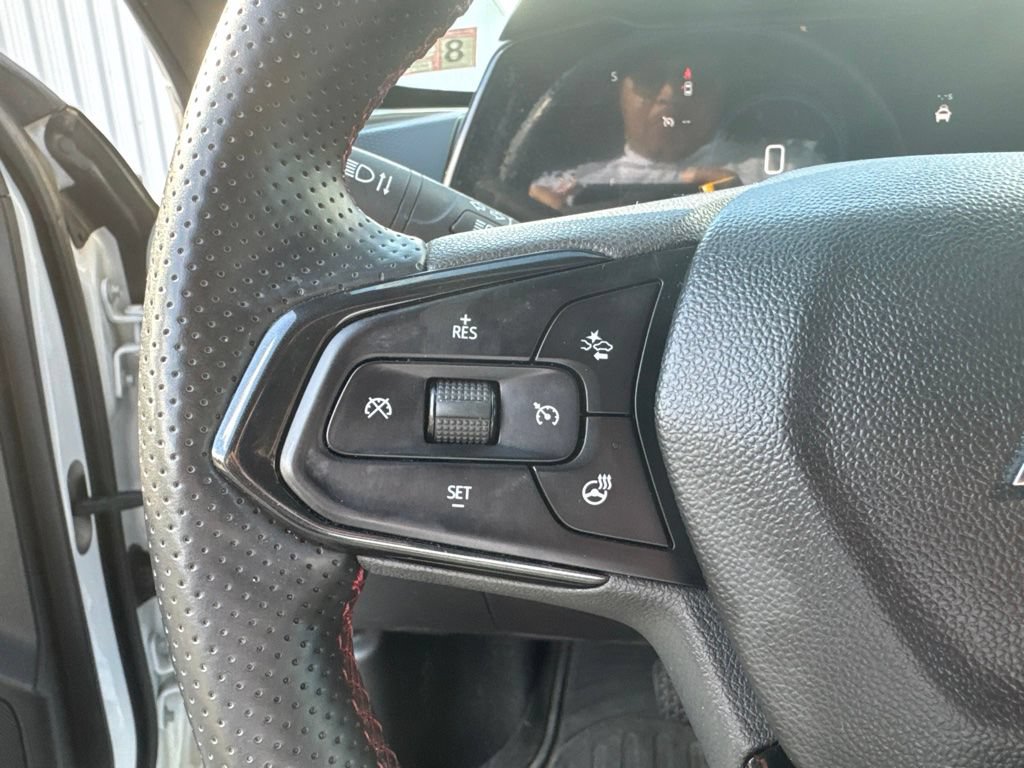 Used 2024 Chevrolet Trax RS FWD image 13
