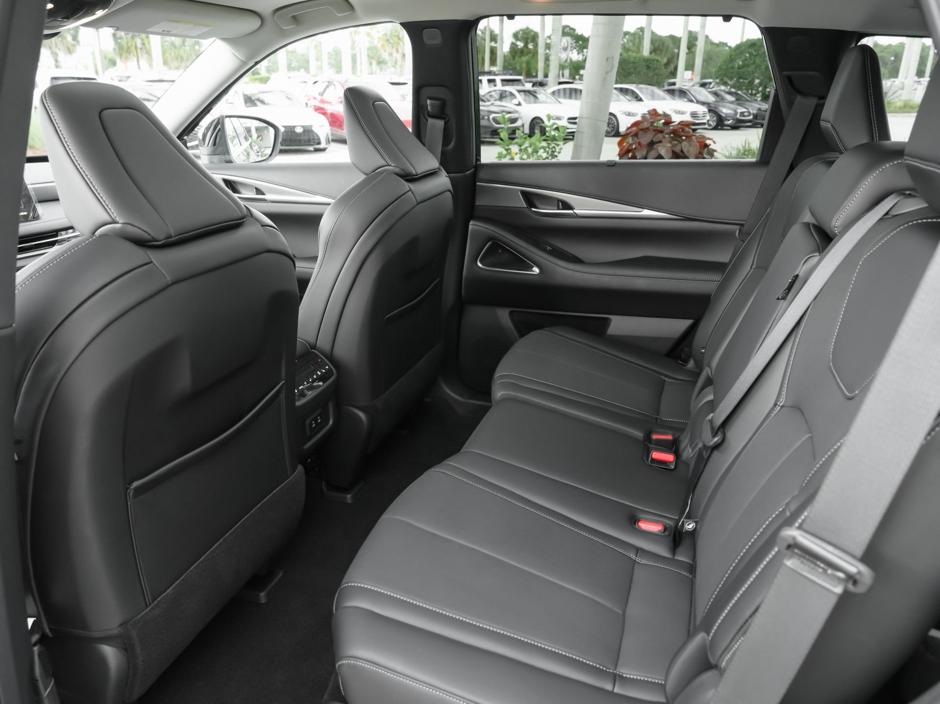 Certified 2026 INFINITI QX60 Luxe w/ Cargo Package FWD image 32