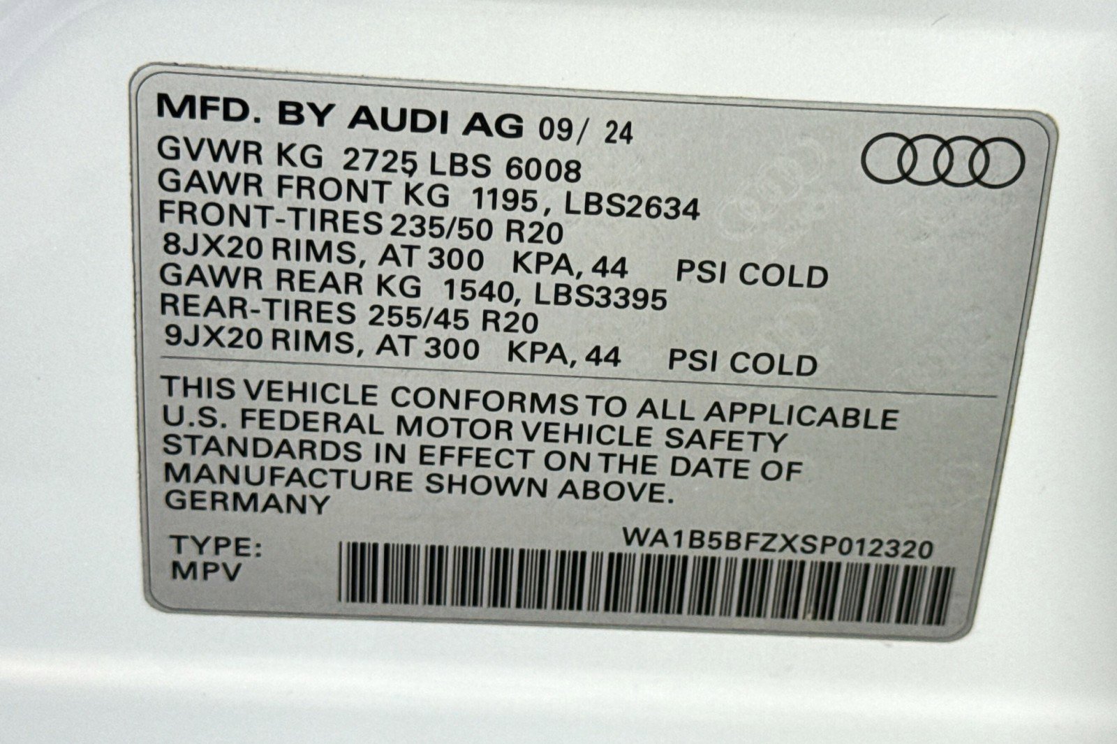 Used 2025 Audi Q4 e-tron Premium Plus image 31