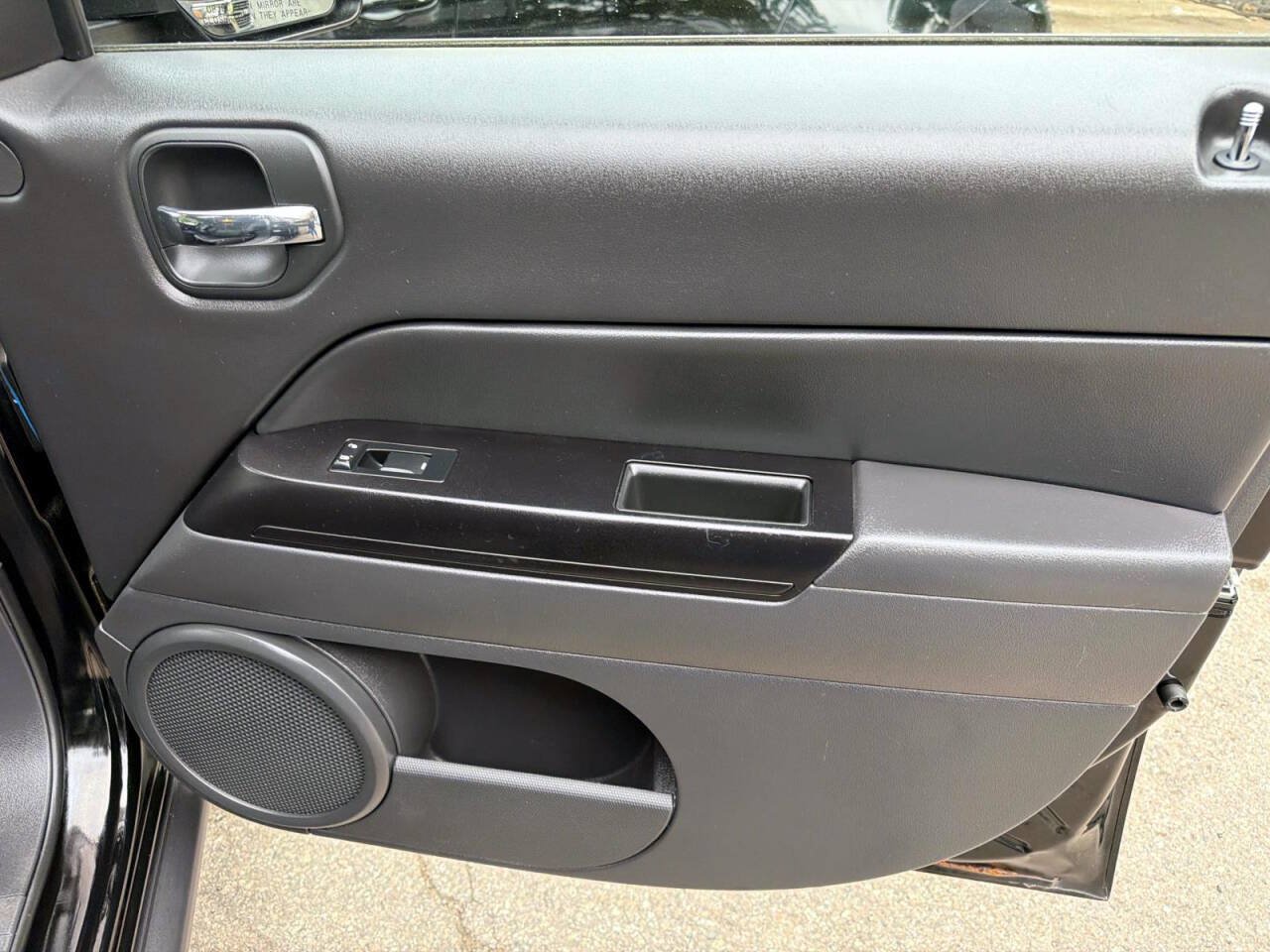 Used 2015 Jeep Patriot High Altitude AWD/4WD image 10