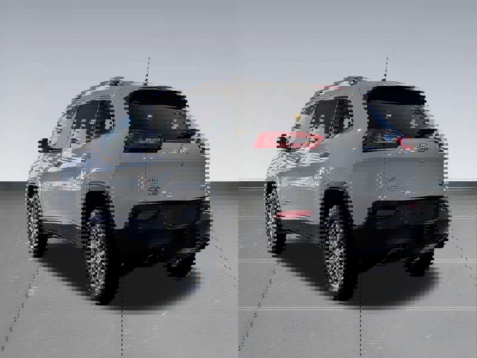 Used 2018 Jeep Cherokee Latitude Plus w/ Comfort/Convenience Group image 4