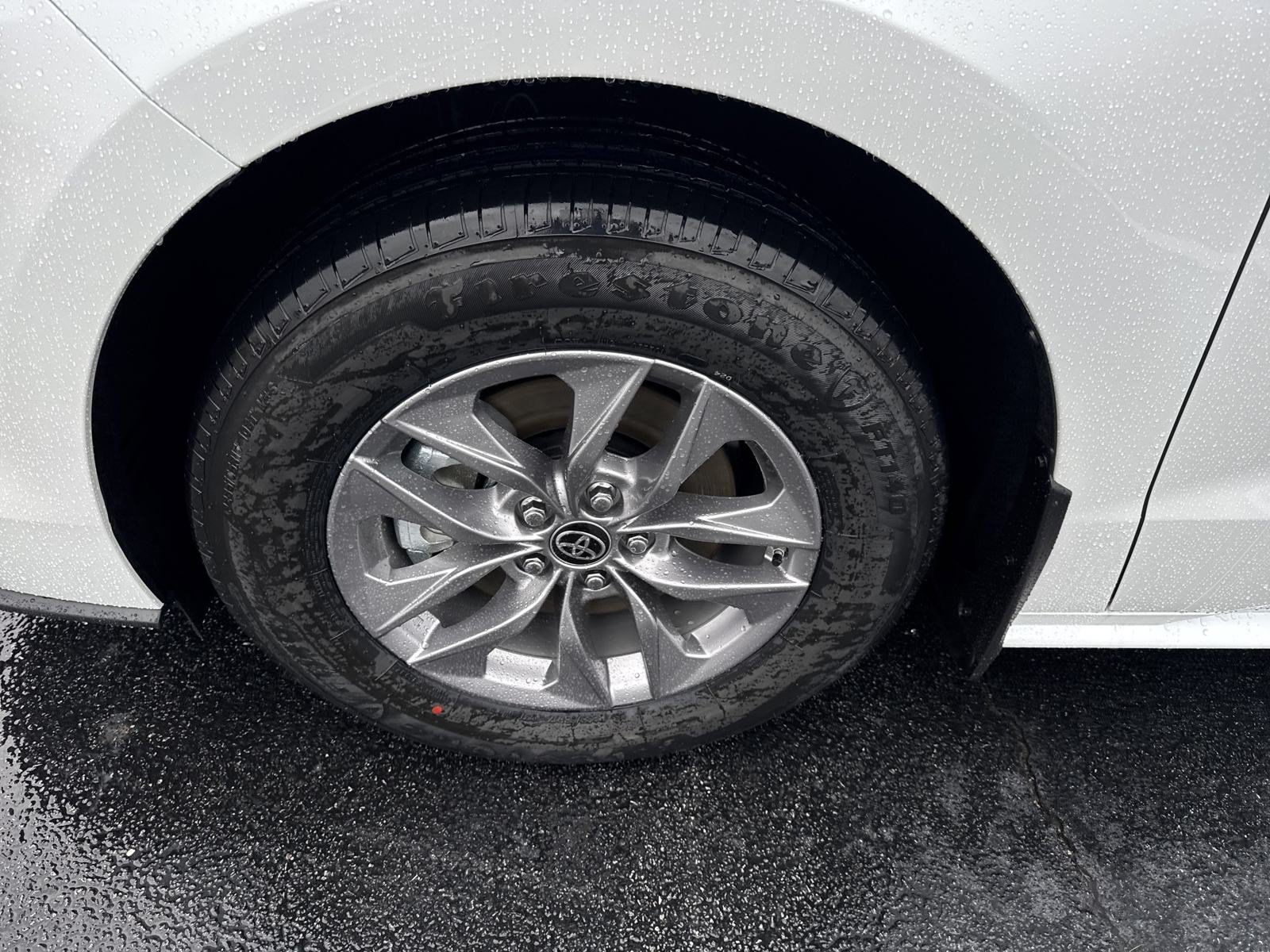 New 2025 Toyota Sienna XLE w/ XLE Plus Package FWD image 8