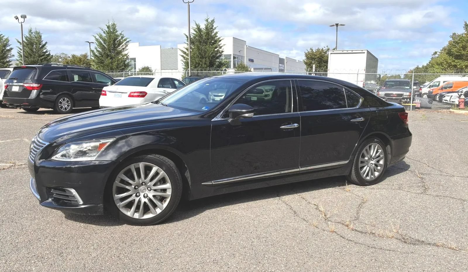 Used 2013 Lexus LS 460 L w/ All-Weather Pkg RWD image 4