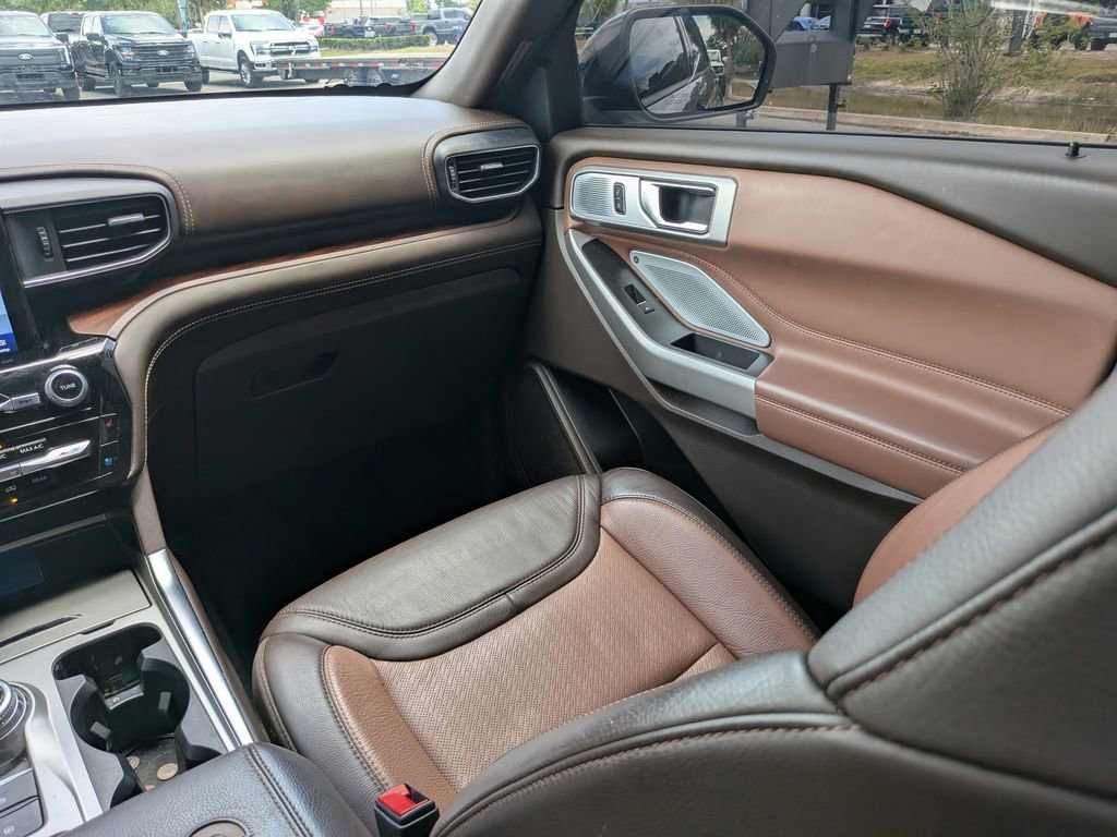 Certified 2024 Ford Explorer King Ranch w/ Technology Package RWD image 18