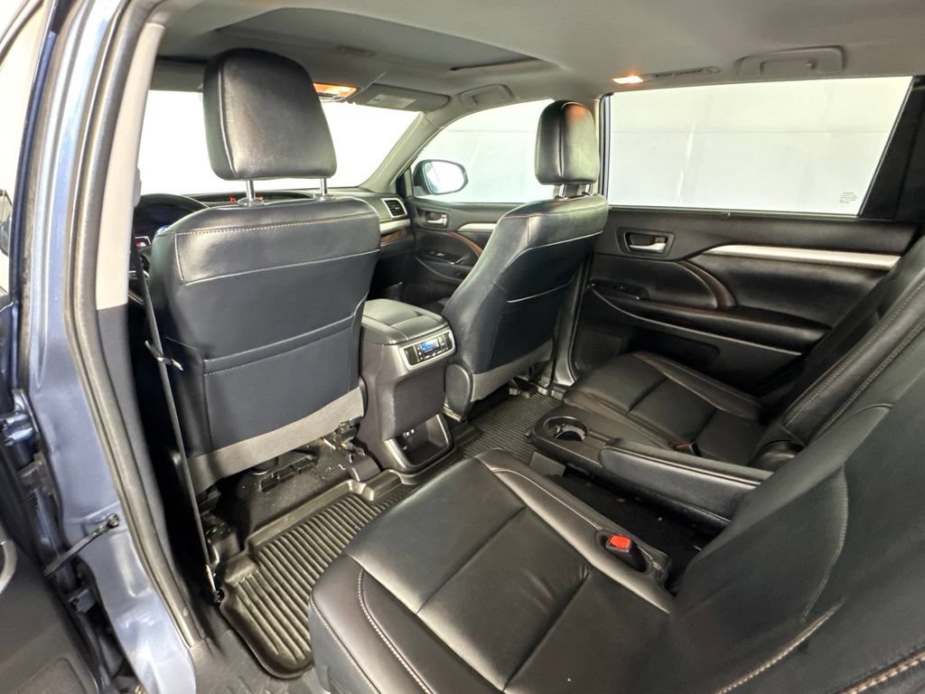 Used 2019 Toyota Highlander XLE AWD/4WD image 38