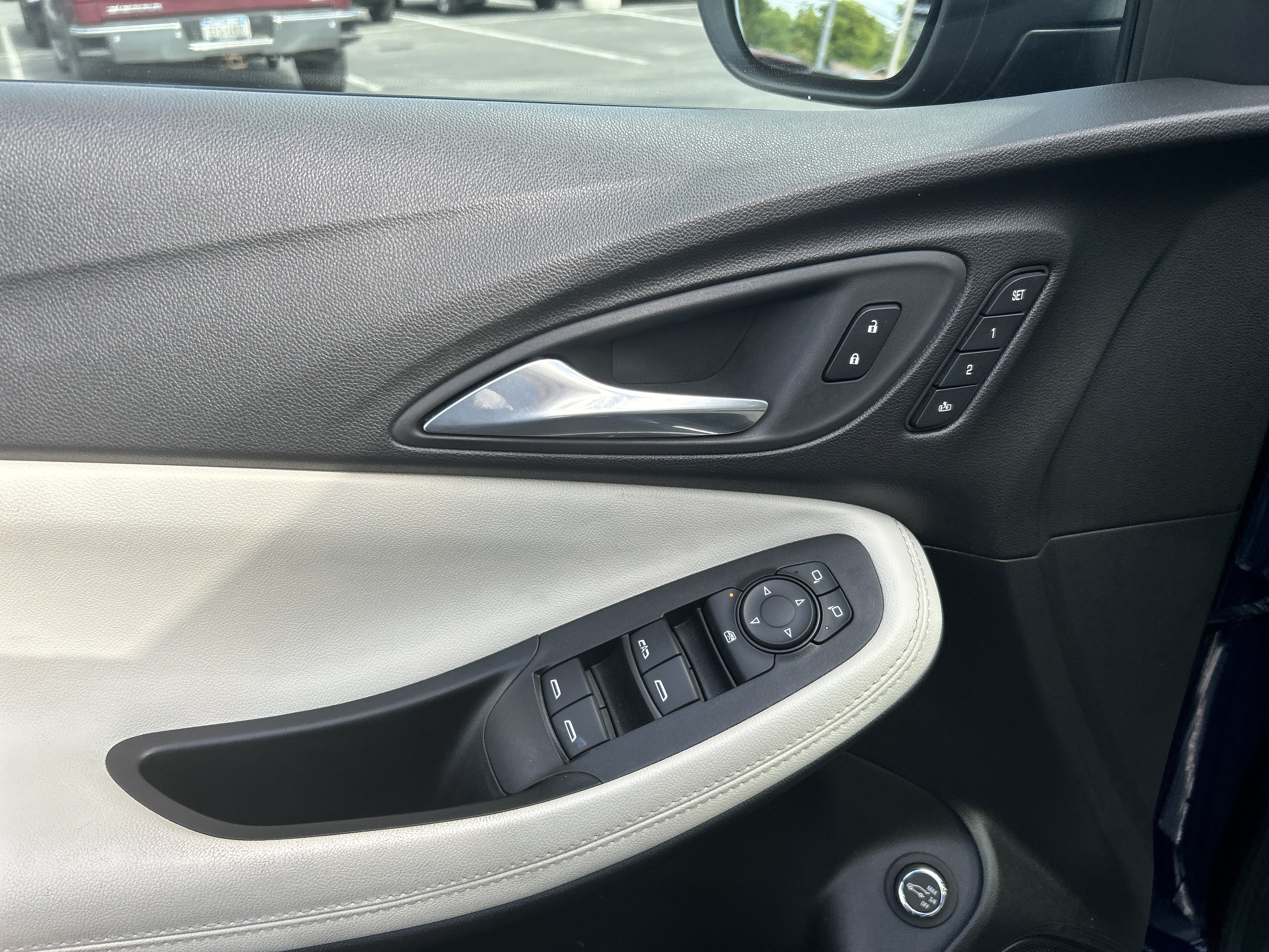 Used 2022 Buick Encore GX Essence w/ Advanced Technology Package AWD/4WD image 17