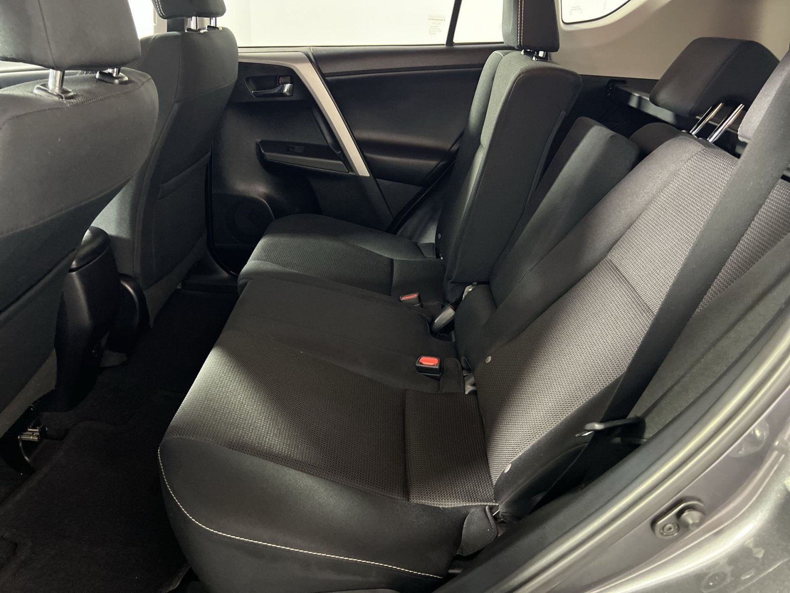 Used 2016 Toyota RAV4 XLE AWD/4WD image 25