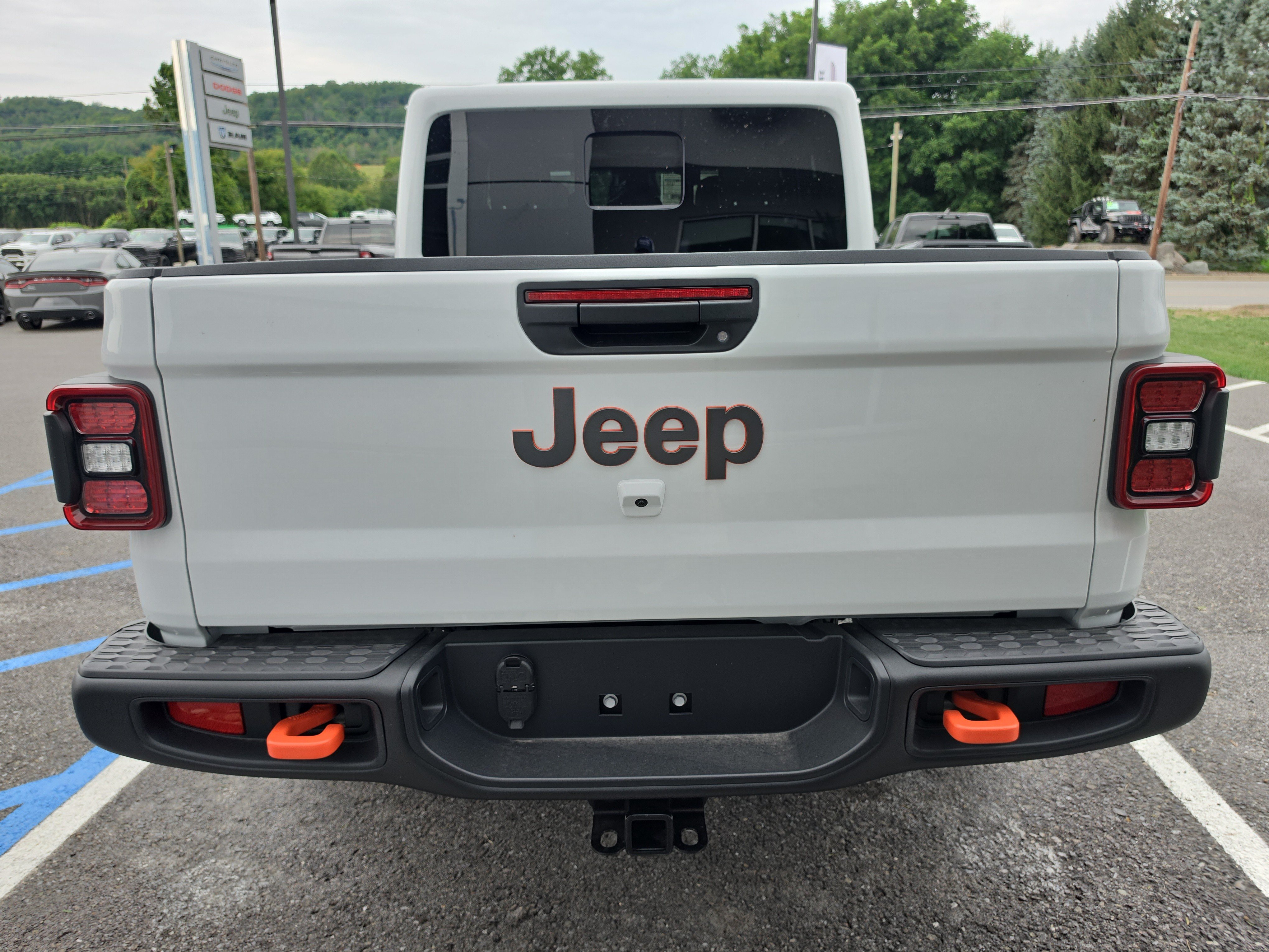 New 2026 Jeep Gladiator Mojave w/ Steel Bumper Group AWD/4WD image 4