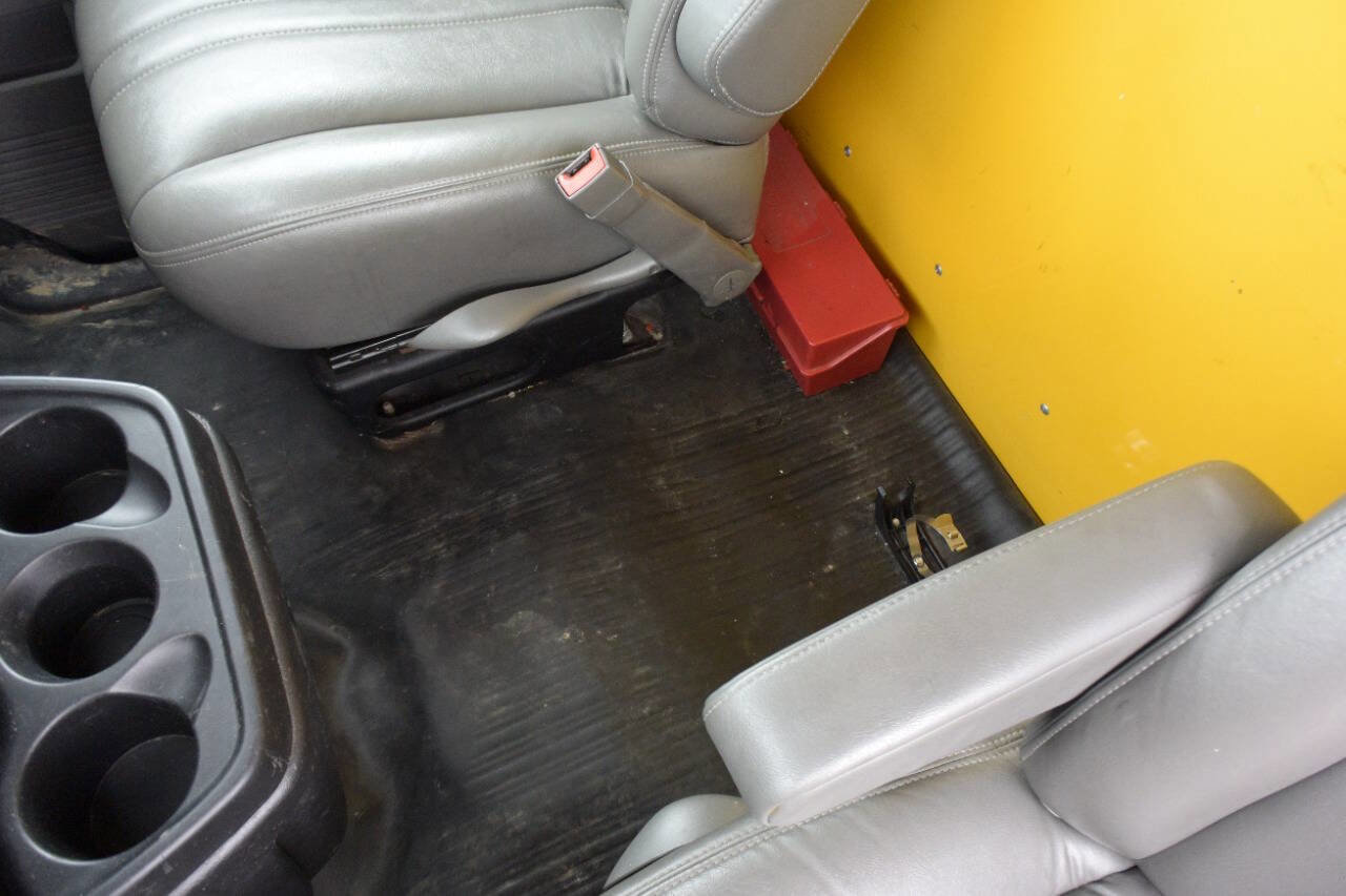 Used 2021 GMC Savana 3500 Extended w/ Power Convenience Package image 24