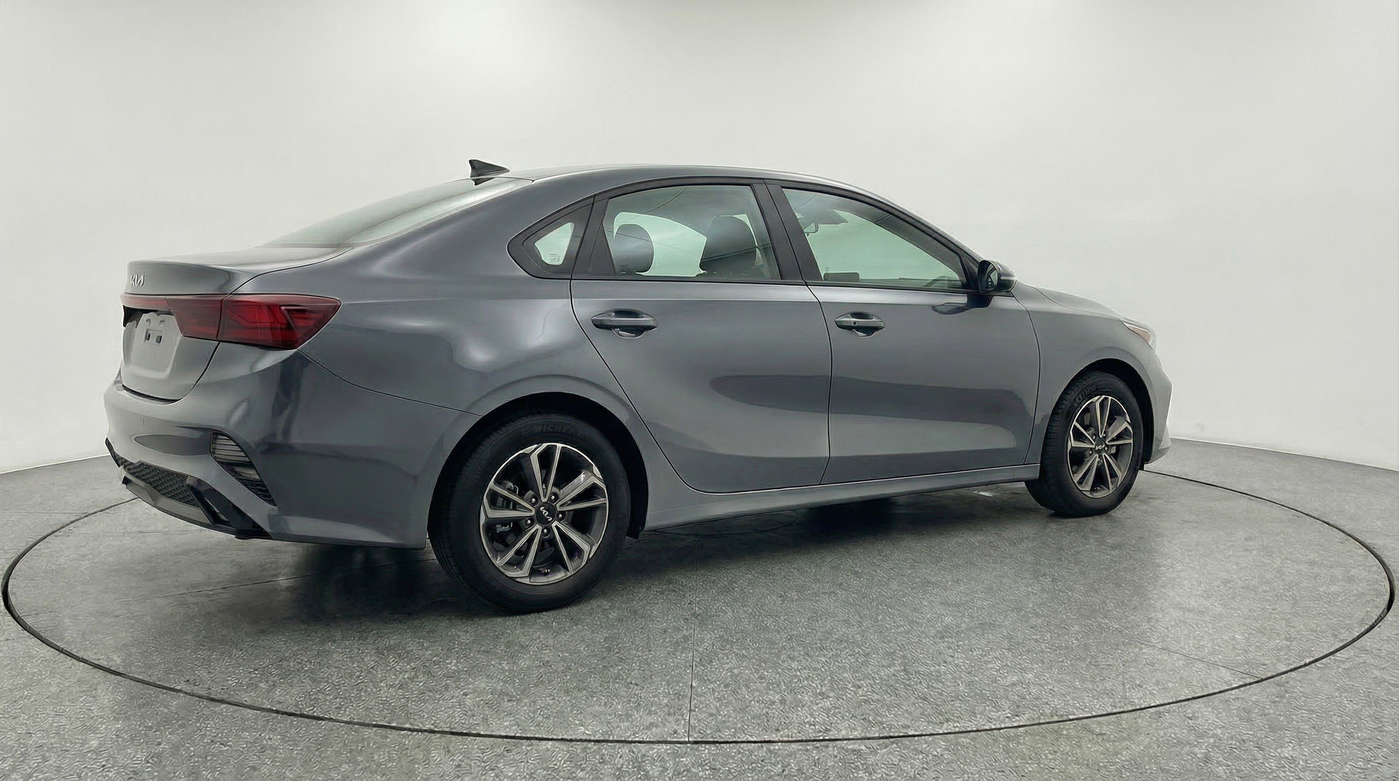 Used 2024 Kia Forte LXS image 9