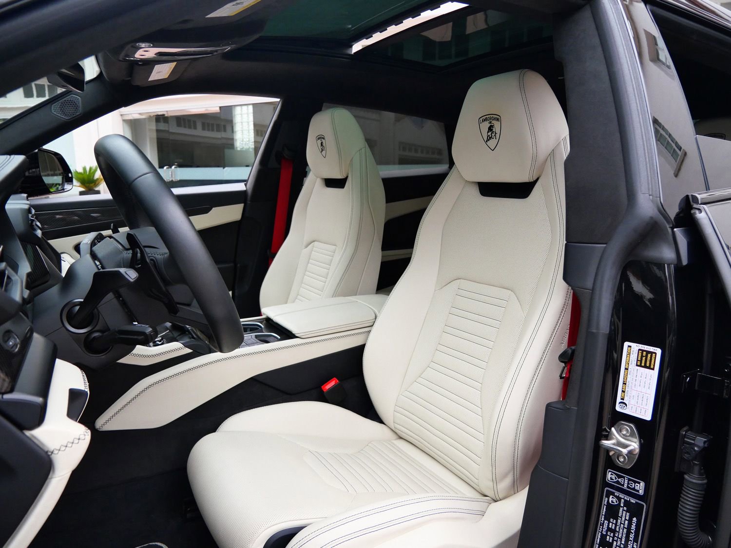 Used 2025 Lamborghini Urus SE AWD/4WD image 18