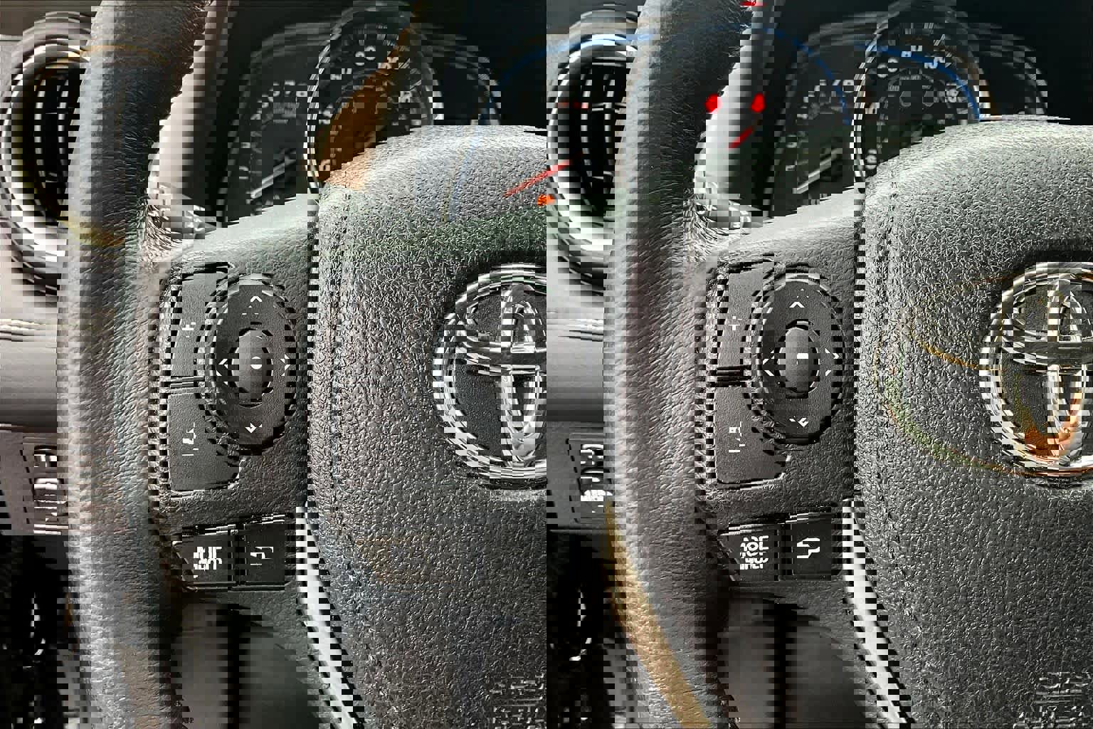 Used 2015 Toyota RAV4 Limited w/ Technology Package image 24