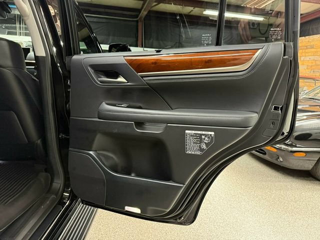 Used 2021 Lexus LX 570 4WD w/ Luxury Package image 23