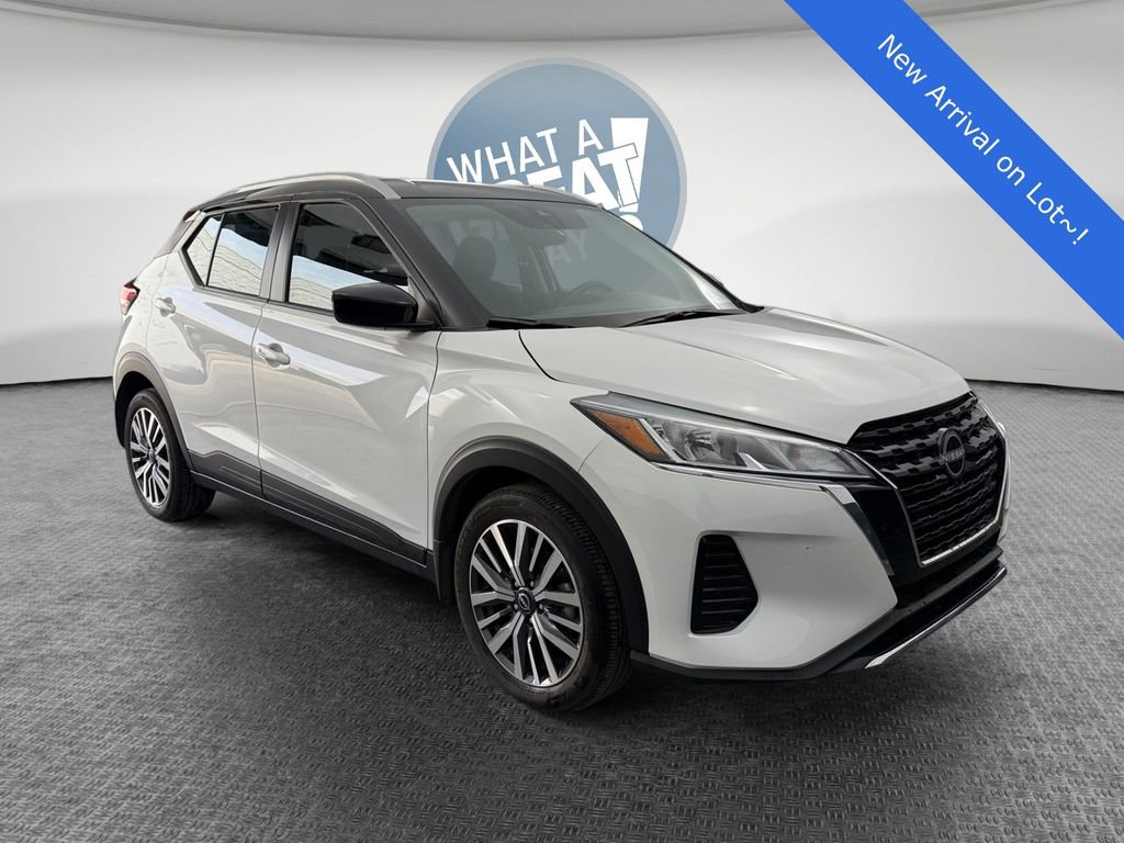 Used 2023 Nissan Kicks SV image 1