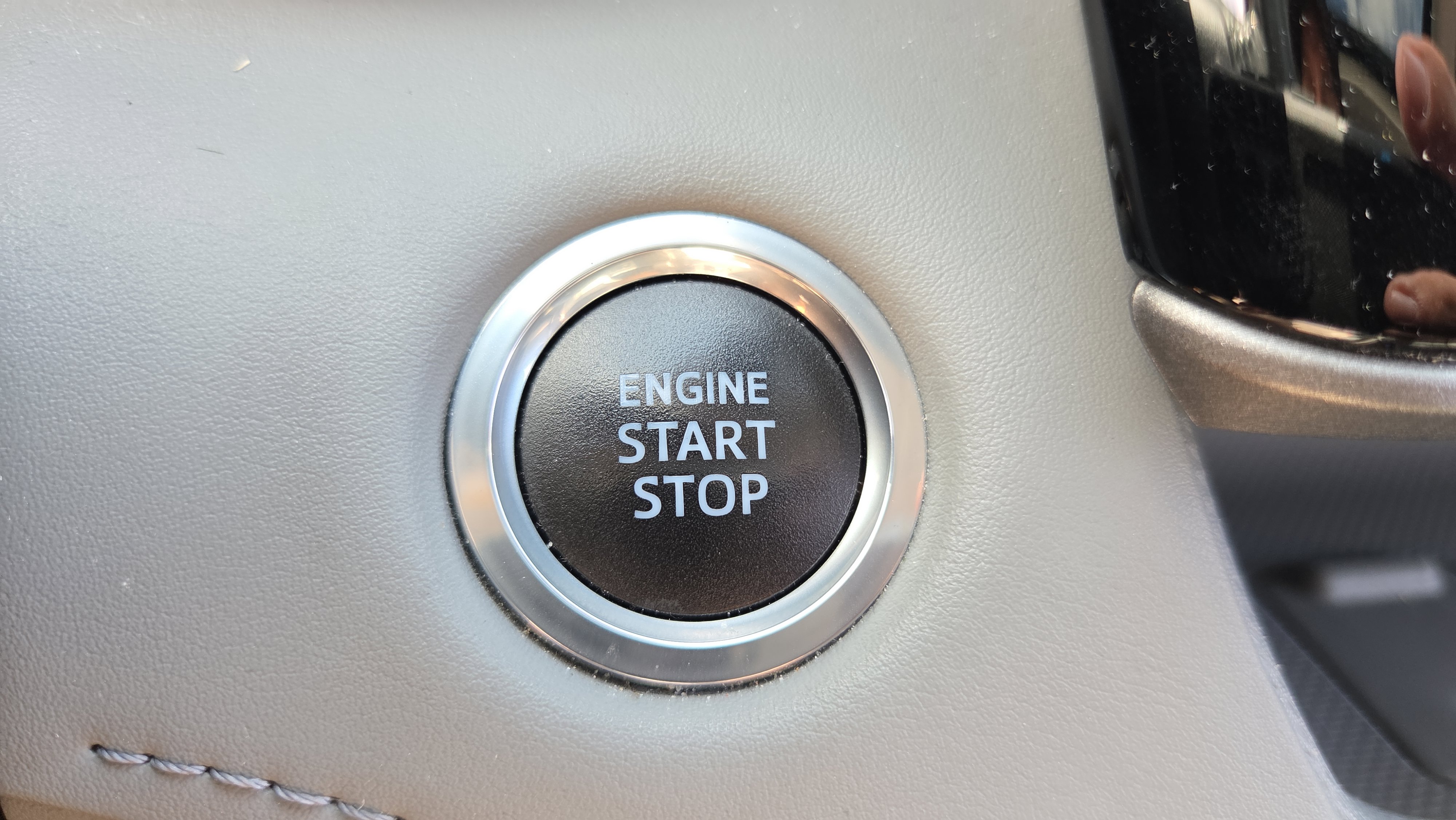 Used 2020 Toyota Highlander XLE image 25