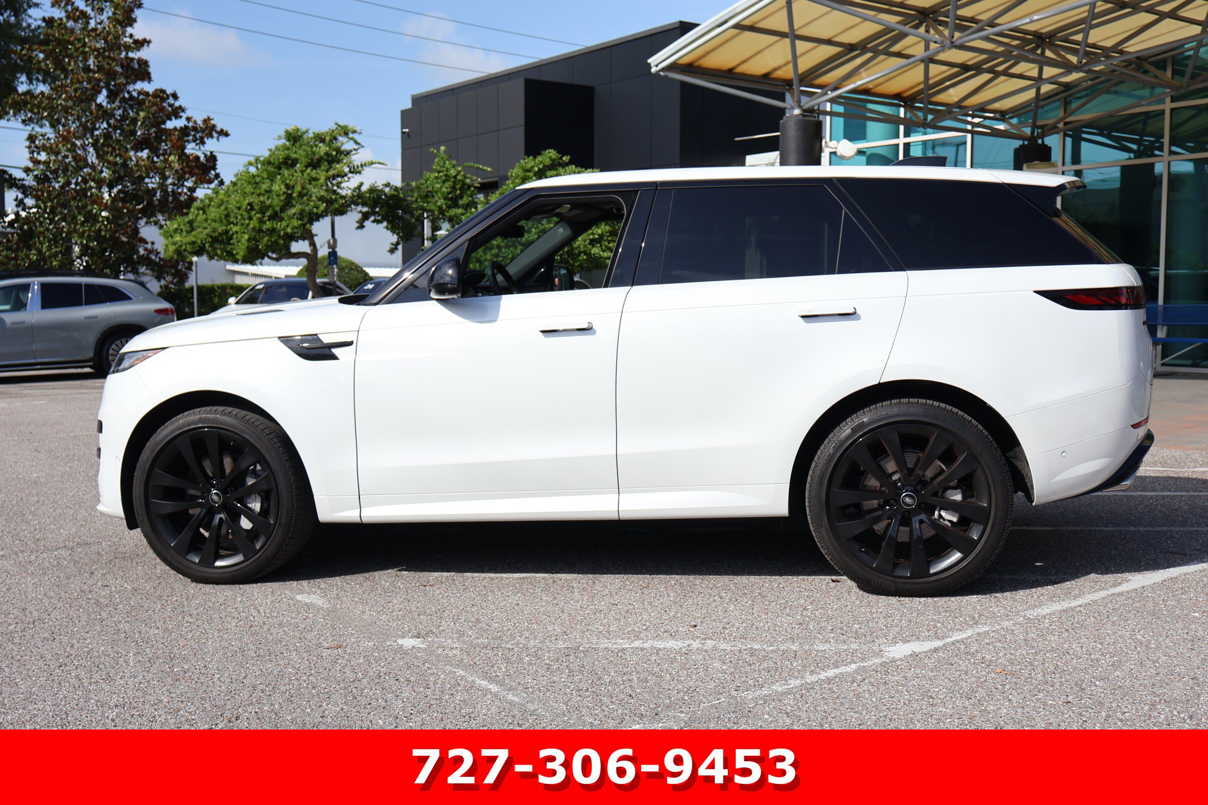 Used 2025 Land Rover Range Rover Sport Dynamic SE AWD/4WD image 6