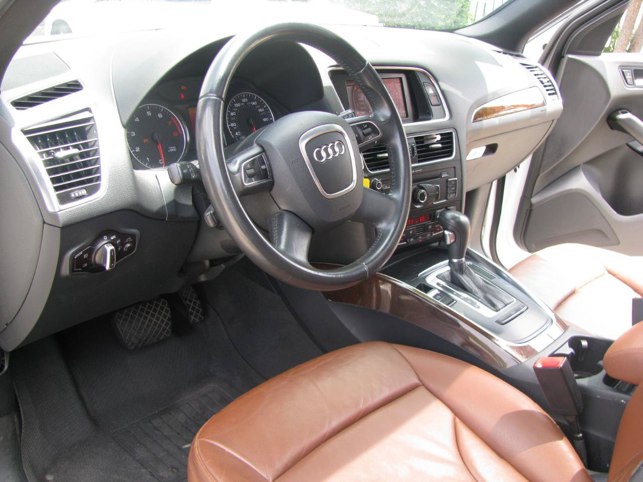 Used 2011 Audi Q5 2.0T Premium AWD/4WD image 10