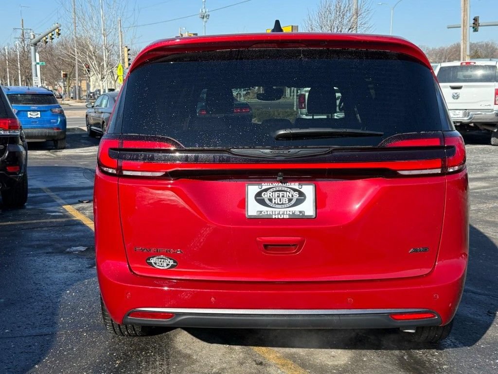 Used 2026 Chrysler Pacifica Select AWD/4WD image 4