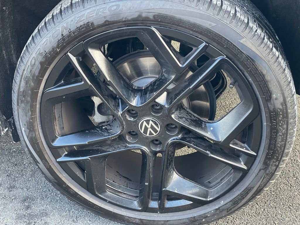 Certified 2025 Volkswagen Tiguan SE R-Line image 25