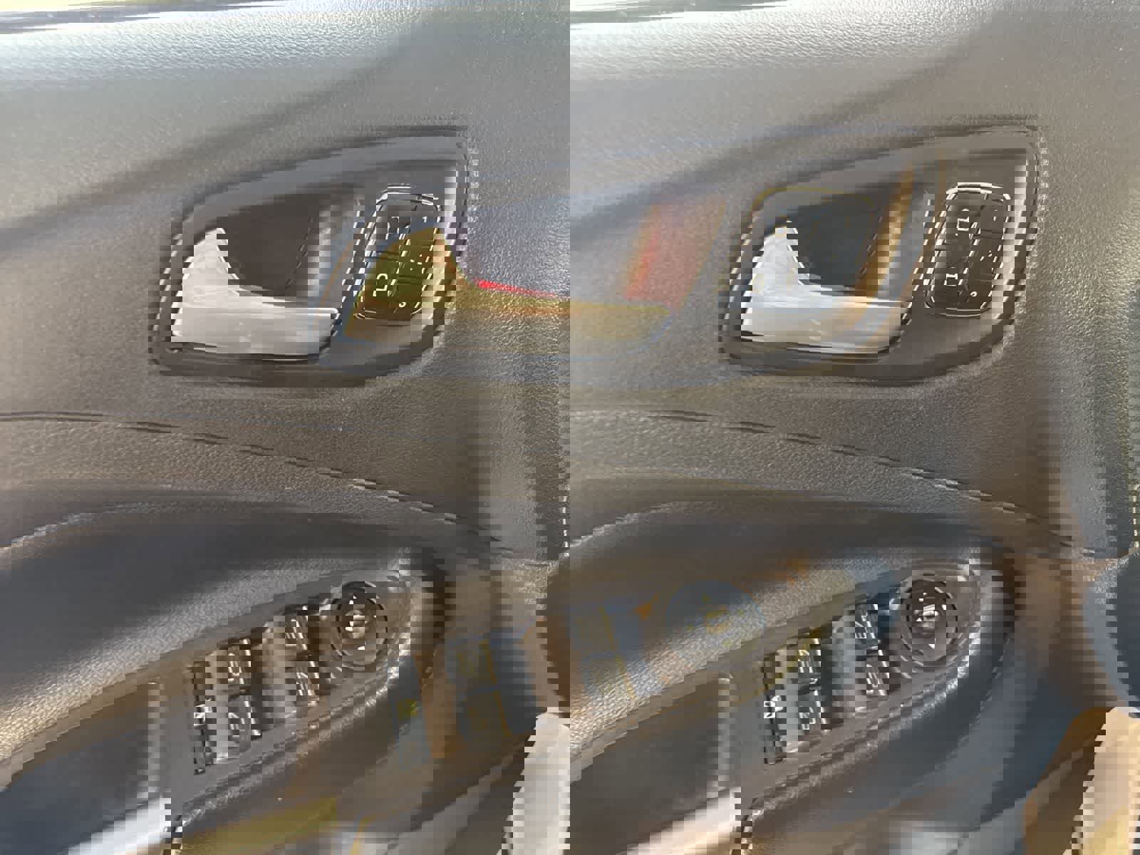 Used 2013 Ford Escape SEL image 18