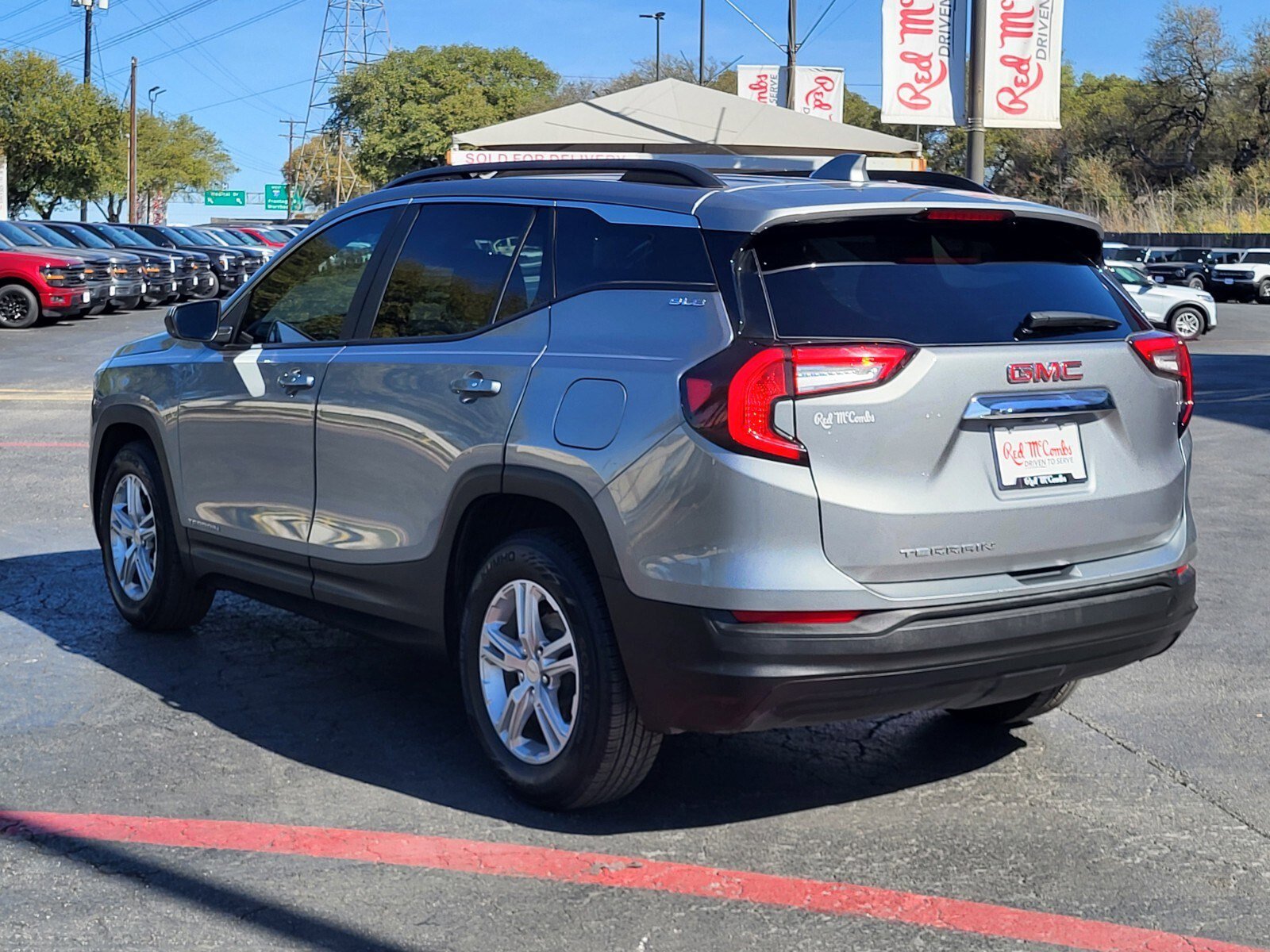 Used 2023 GMC Terrain SLE w/ Driver Convenience Package image 6