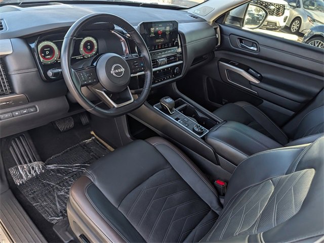 Used 2024 Nissan Pathfinder Platinum image 9